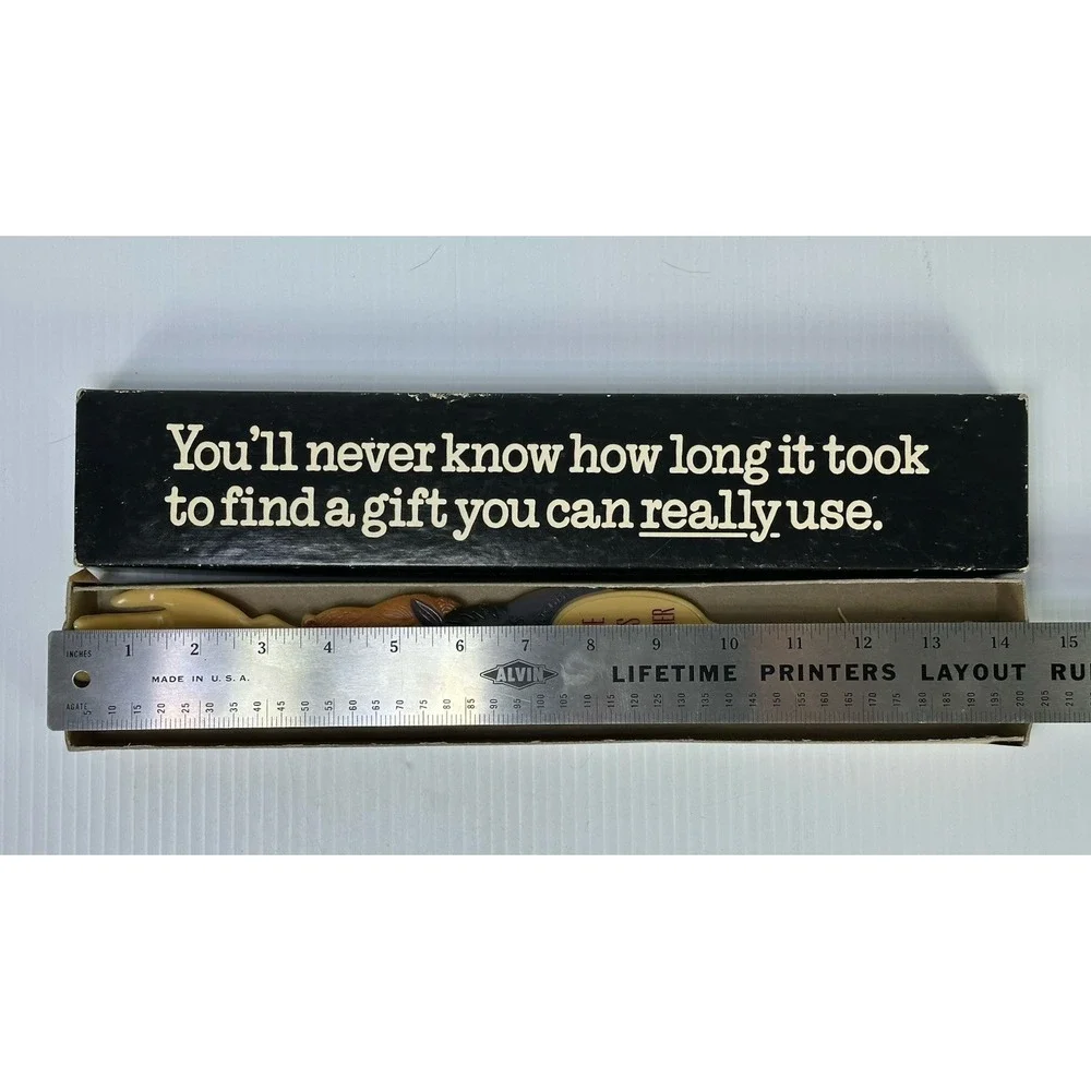 FUNNY 1980‎ VINTAGE SPENCER GIFTS A GENUINE BEAR ASS BACK SCRATCHER IN BOX